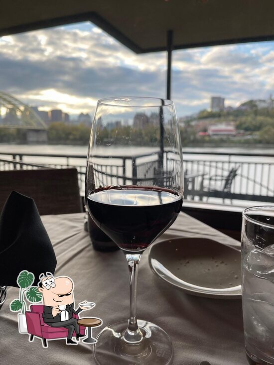 Chart House, Newport Restaurant menu, prices and reviews