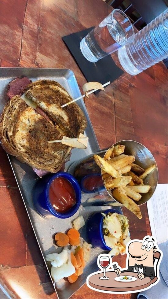 Cork & Barrel Craft Kitchen + Microbrewery in Round Rock Restaurant