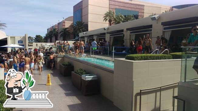 Wet Republic Ultra Pool In Las Vegas Restaurant Menu And Reviews