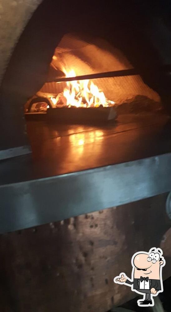 Pizzeria Mezzaluna, Cinisello Balsamo, via 25 aprile 171 Restaurant