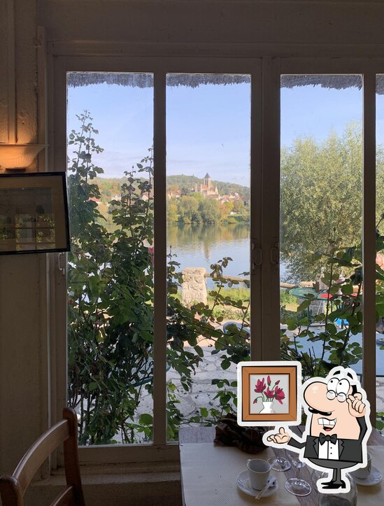 Restaurant Chez Charlot, Moisson, 9 Prom. Claude Monet - Restaurant reviews