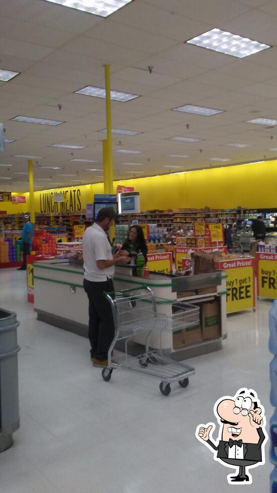 Harveys Supermarket in McRae