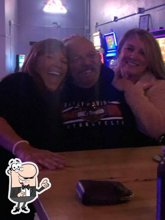 Linemen's Lounge in Johnston City Restaurant reviews