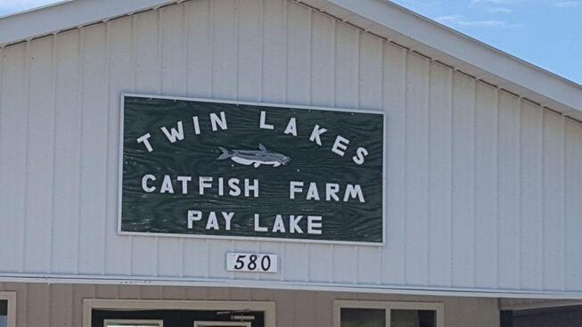 Re56 Twin Lakes Catfish Farm Logo 