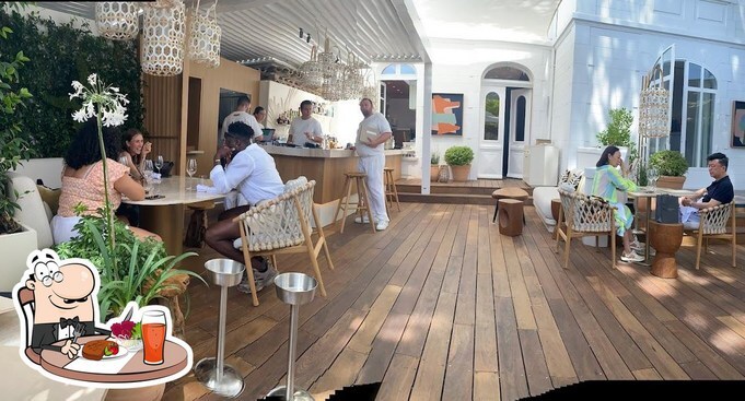 Así es el diseño y decoración del restaurante de Louis Vuitton en Saint  Tropez – PuroDiseño