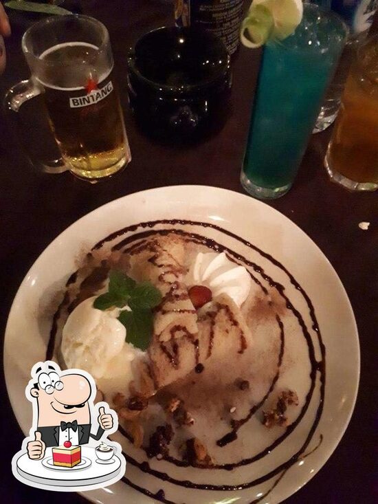 Nyoman's Beer Garden Bar & Restaurant, Jimbaran, Jl. Nusa Dua