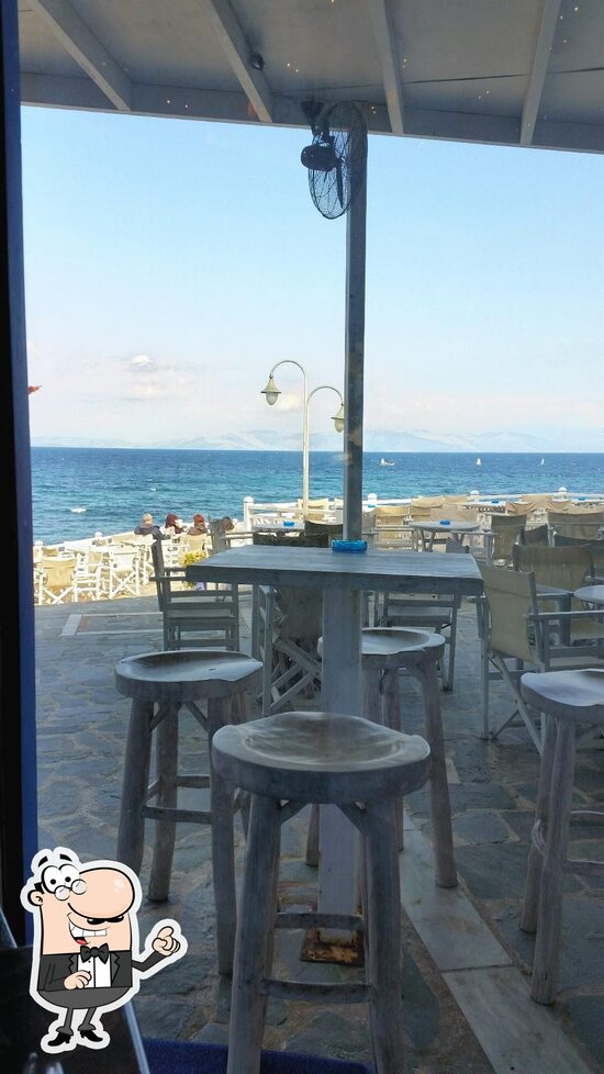 Lighthouse cafe, Nea Makri Restaurant reviews