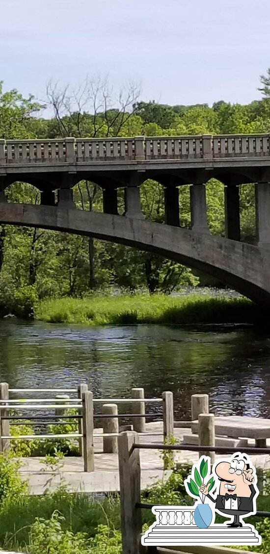 Crystal View Golf Course & Chungs Bar & Grill in Crystal Falls